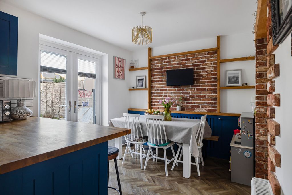 Property photo 3 of 14