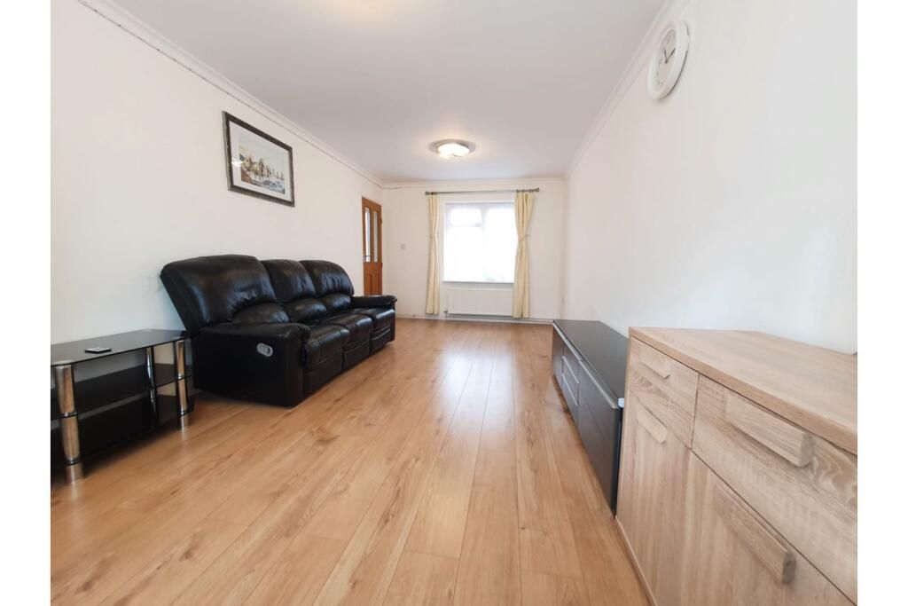 Property photo 2 of 25