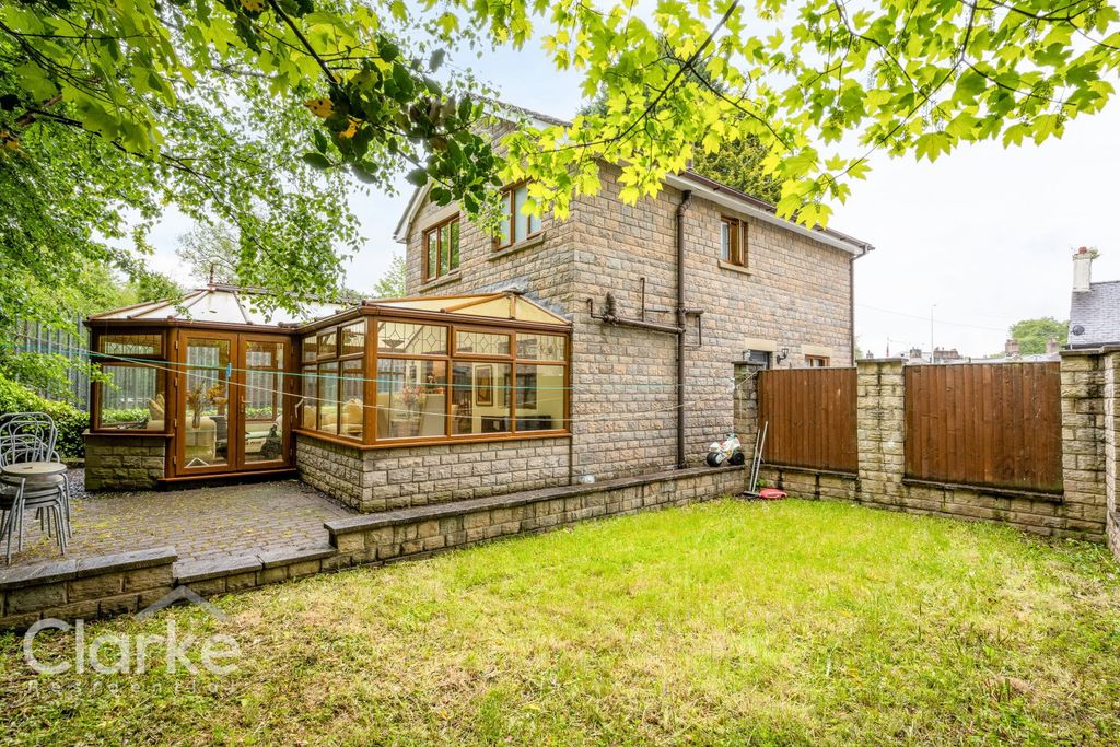 Property photo 2 of 26
