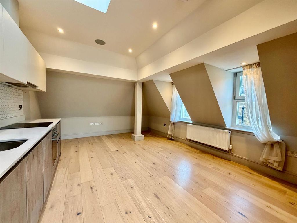 Property photo 2 of 10 20 Q Lounge 2.Jpg