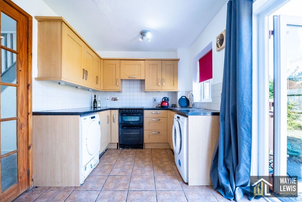 Property photo 3 of 23
