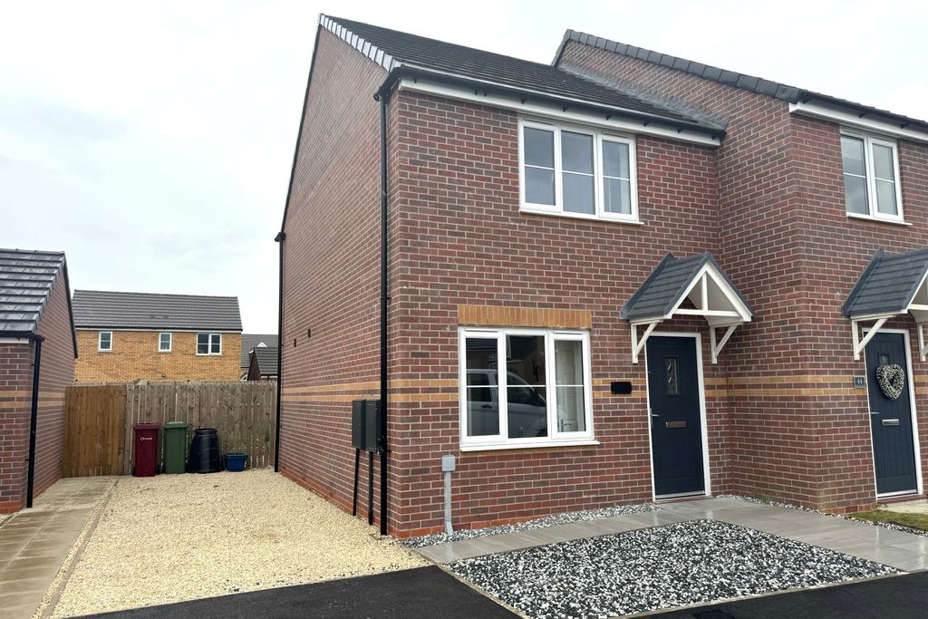 Property photo 1 of 10 Cornfield Way Front
