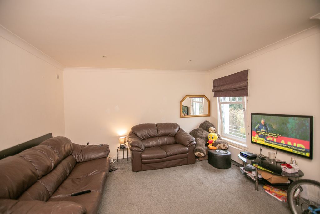 Property photo 2 of 47