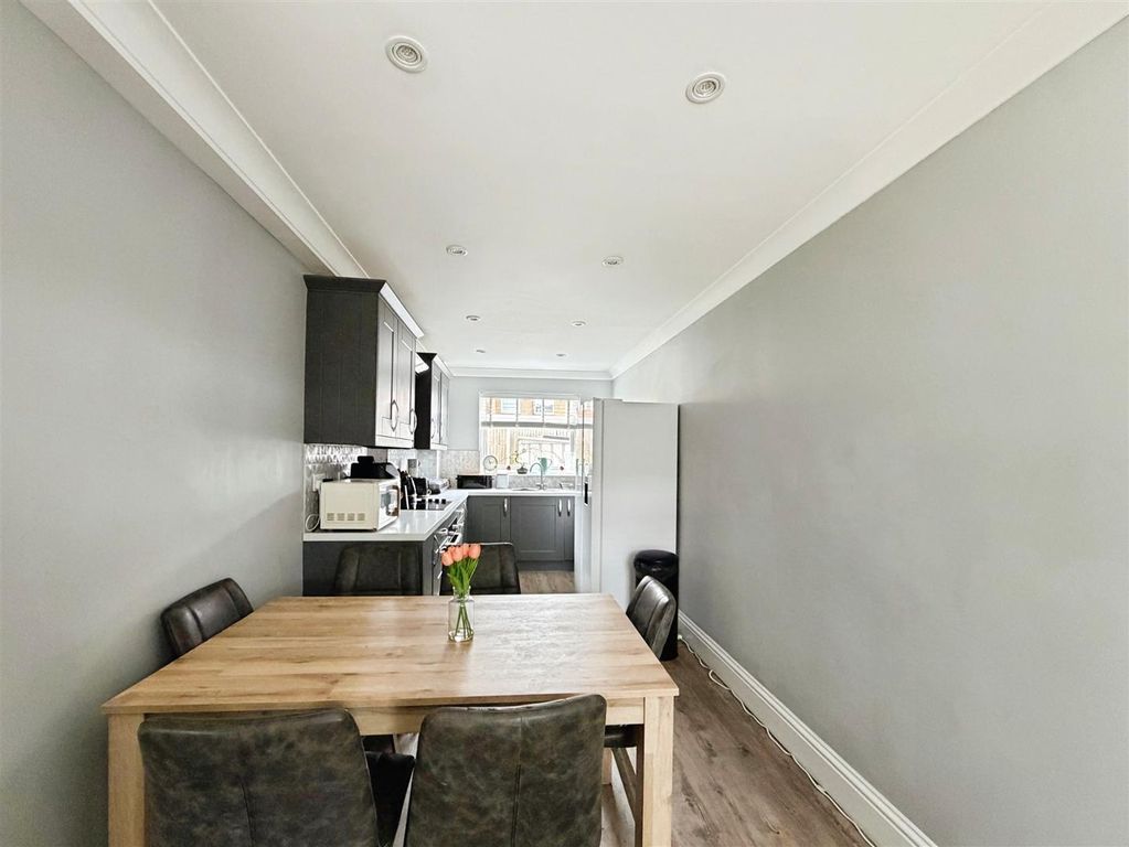 Property photo 3 of 11 Afb1Aa92-Kitchen1.Jpeg