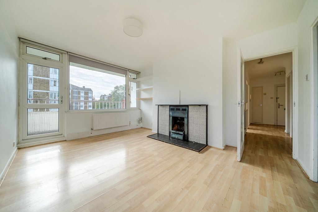 Property photo 2 of 17 1541037-18-6Ae33c...
