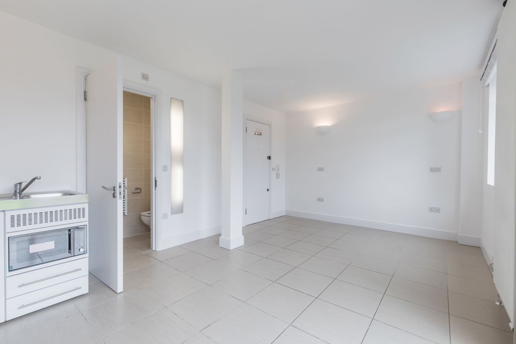 Property photo 2 of 11 Kitchen