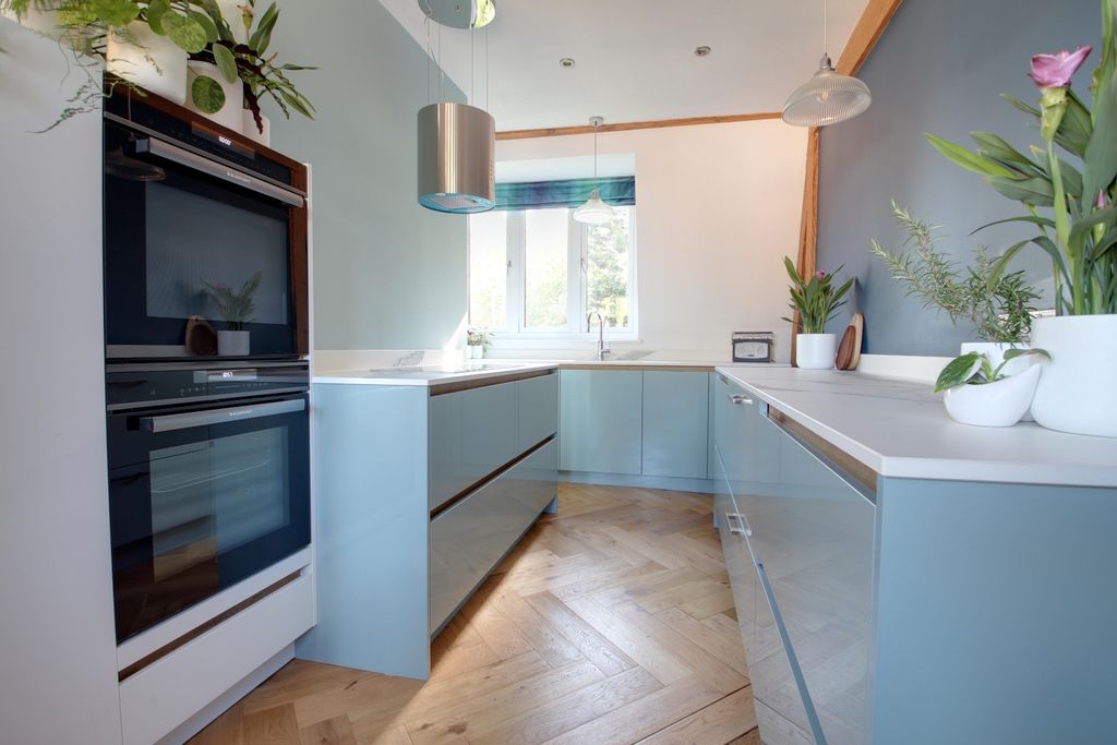 Property photo 3 of 15 Kitchen