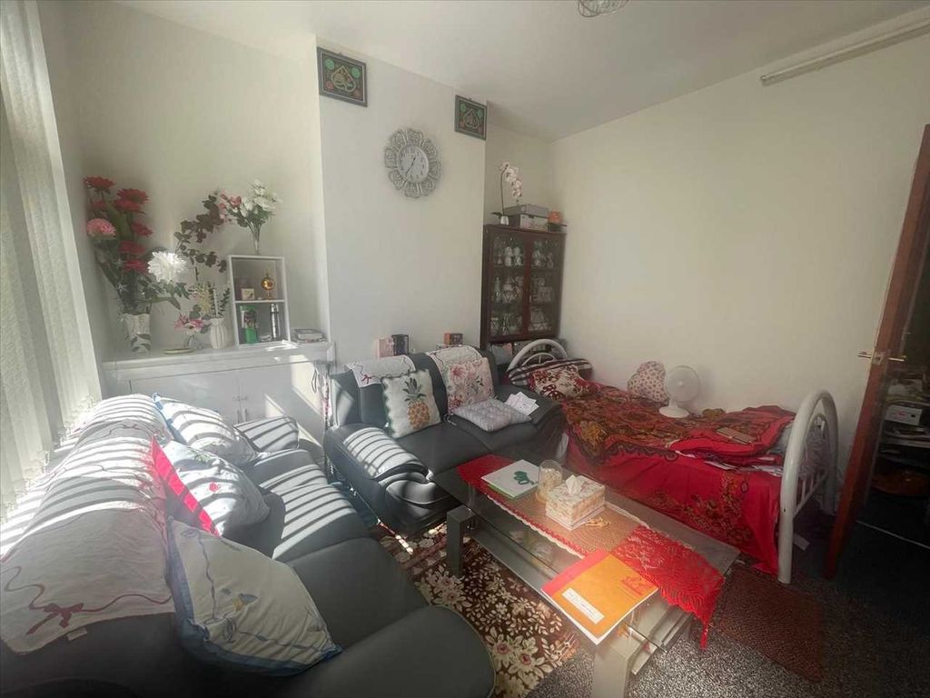 Property photo 2 of 11 Living Room