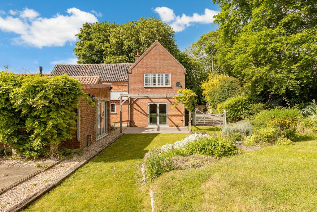 Property photo 2 of 43 4216241