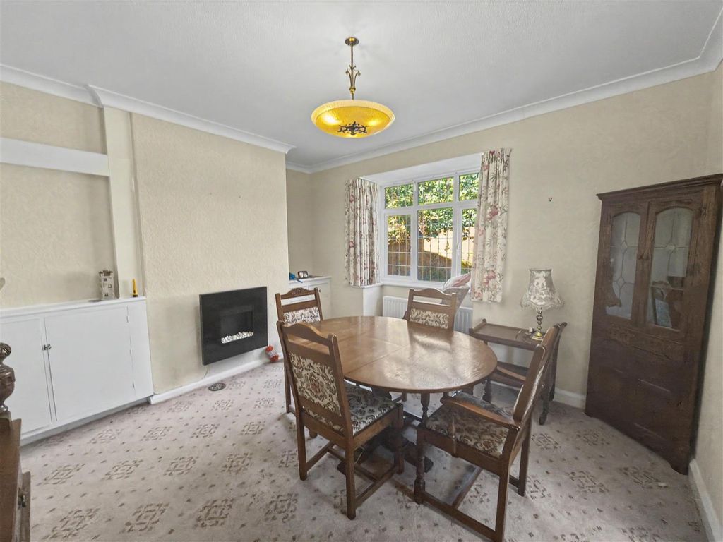 Property photo 3 of 11 Dining Room