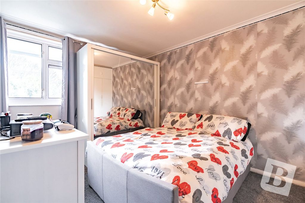 Property photo 3 of 10 Bedroom