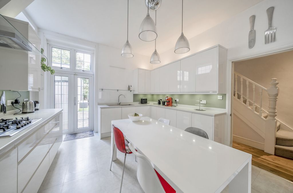 Property photo 3 of 21 1346386-11-68B990...