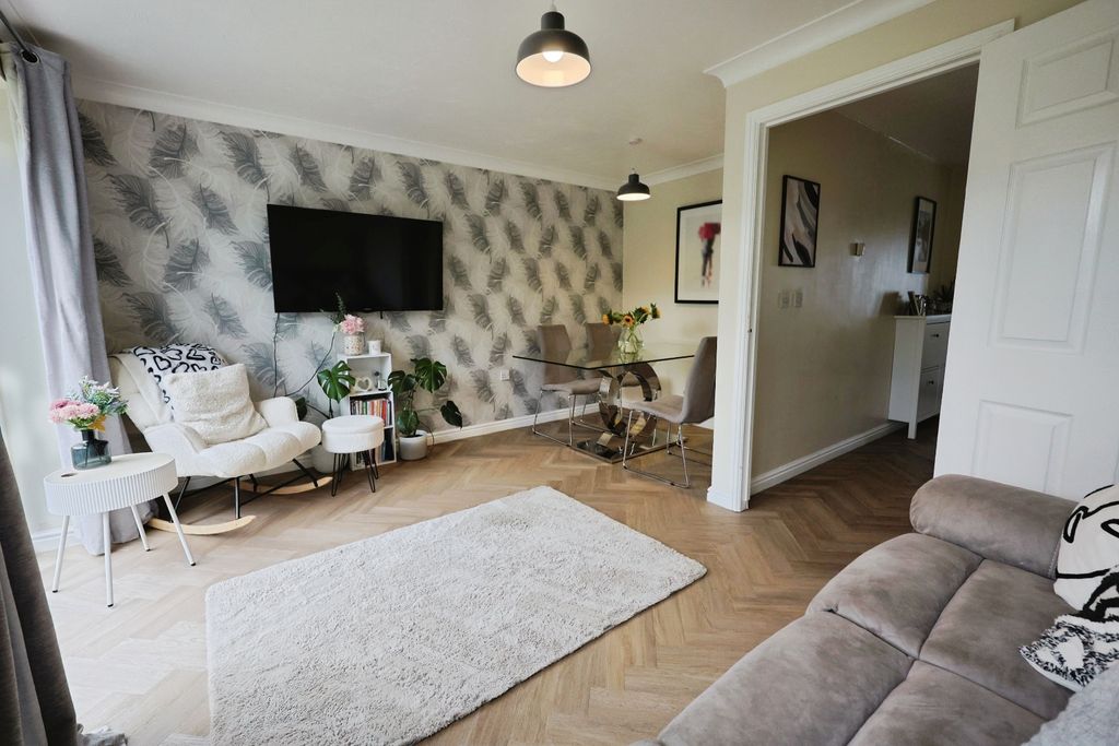Property photo 3 of 16 Pbox-Img.Jpg