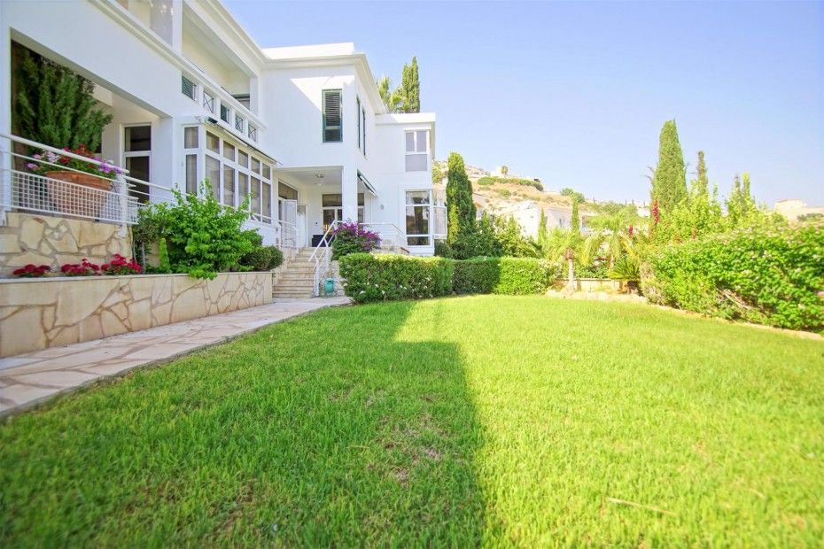 Property photo 2 of 45