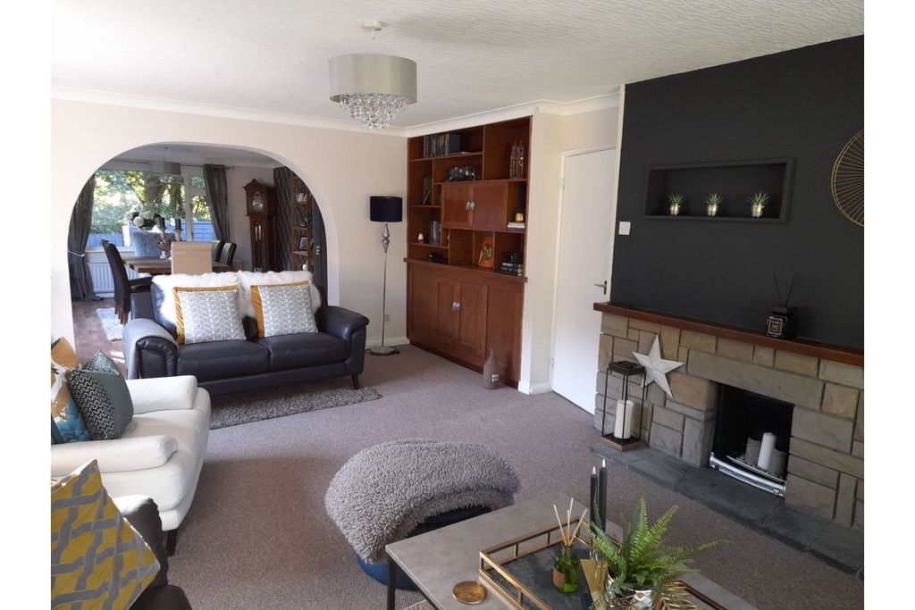 Property photo 2 of 21 Living Room