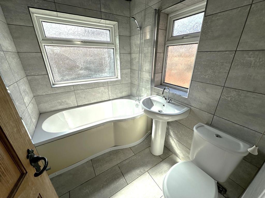 Property photo 3 of 6 Bathroom