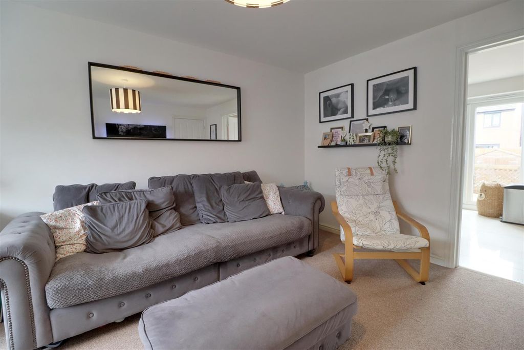 Property photo 3 of 17 Img_3704-Img_3706.Jpg