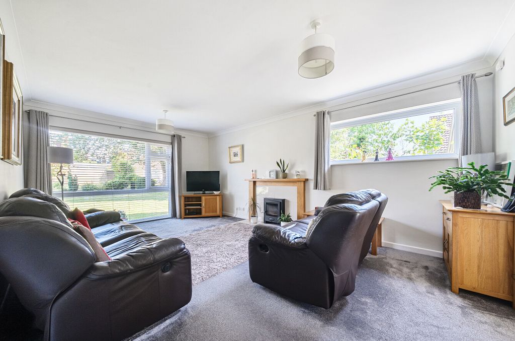 Property photo 2 of 15 1313663-12-685578...