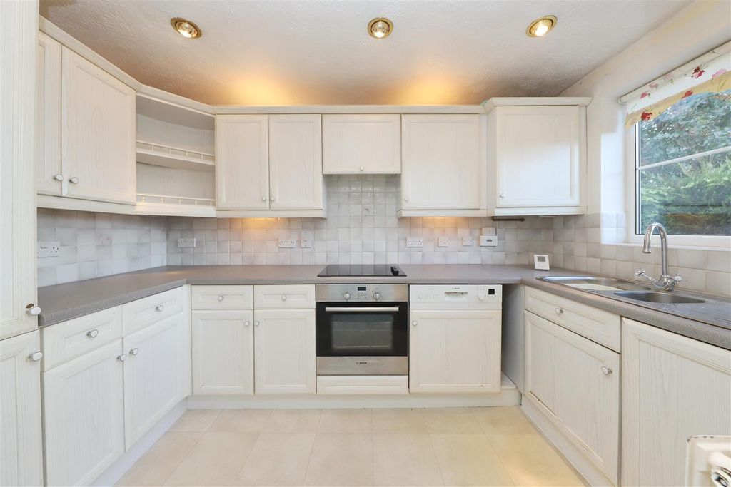 Property photo 2 of 14 Kitchen