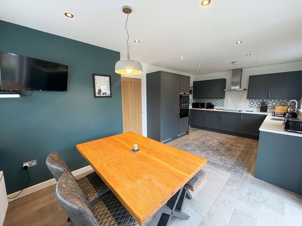 Property photo 3 of 24 Kitchen / Diner