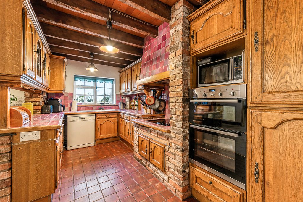 Property photo 2 of 30