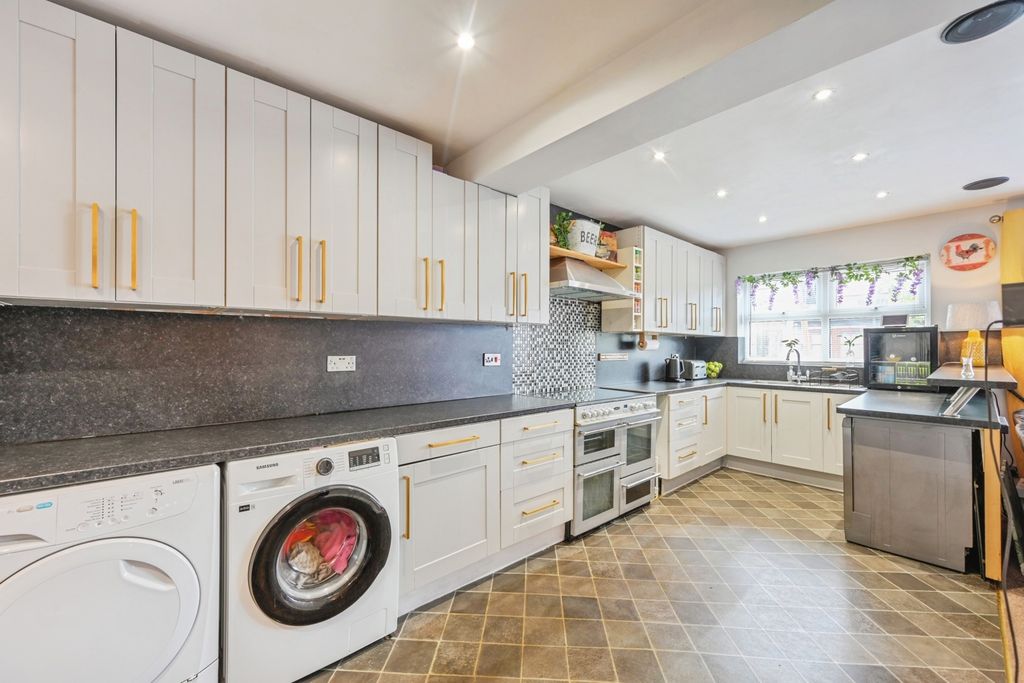 Property photo 3 of 17 Photo