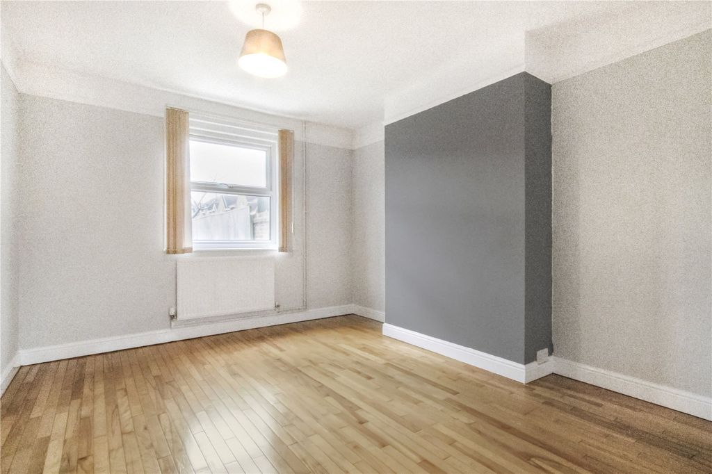 Property photo 3 of 15 Picture No. 11