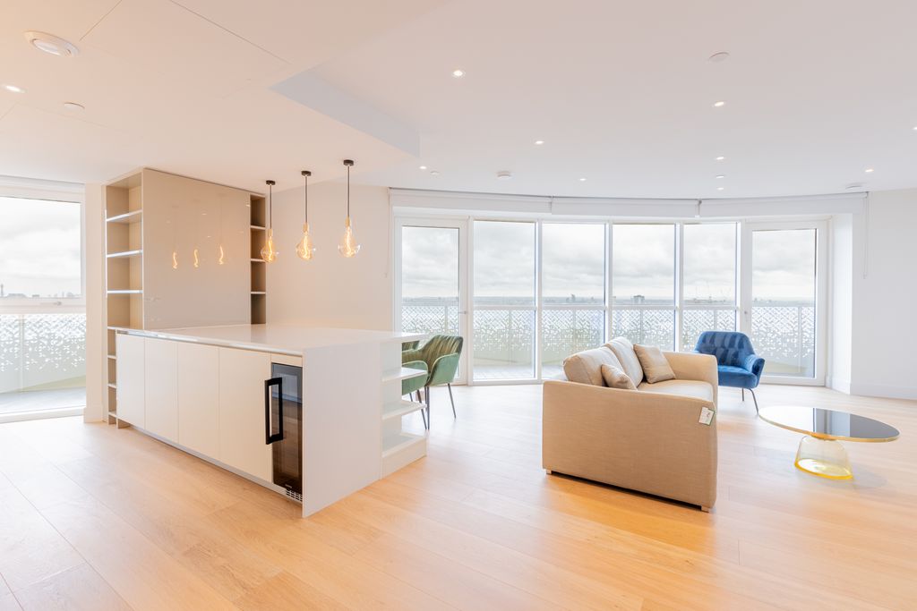 Property photo 3 of 42