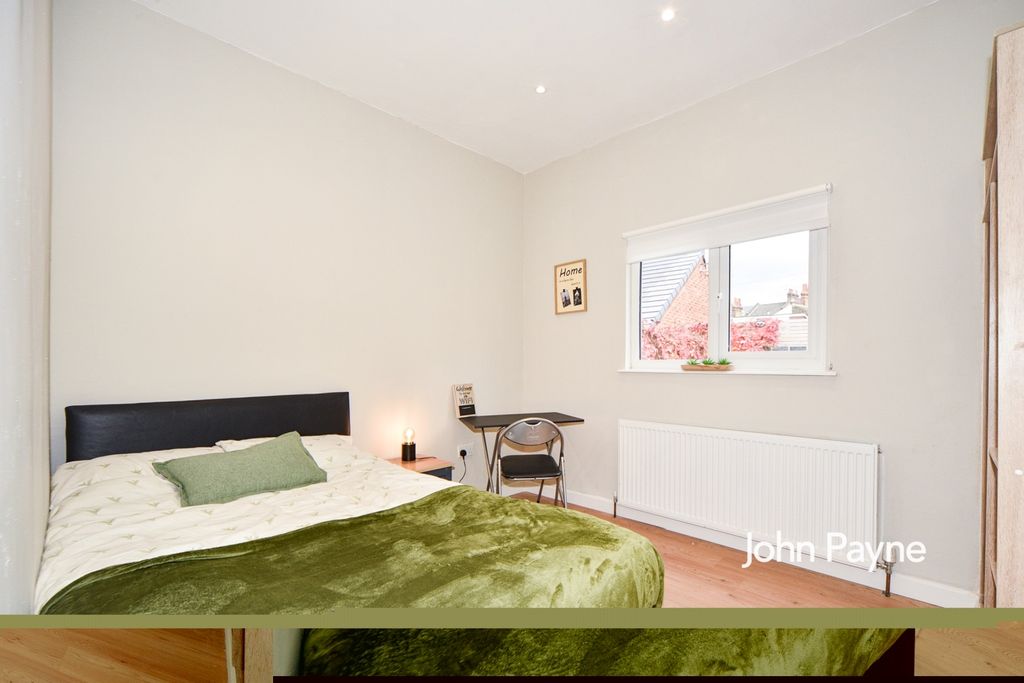 Property photo 2 of 10 Room