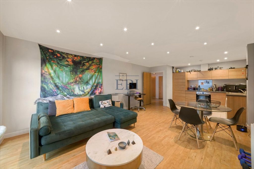 Property photo 3 of 16 Picture No. 12