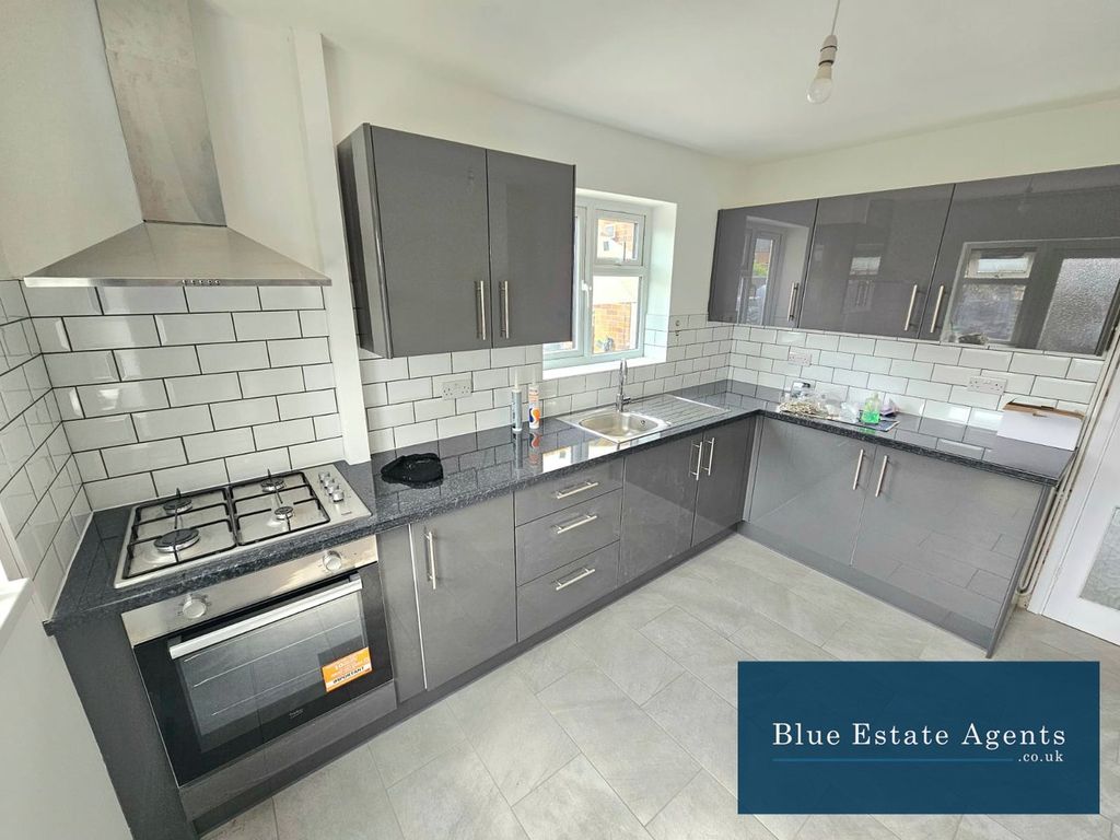 Property photo 1 of 7 Kitchen