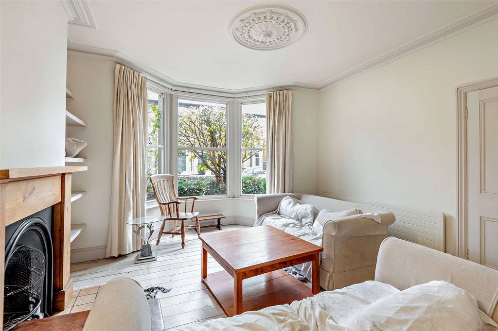 Property photo 3 of 10 Living Room