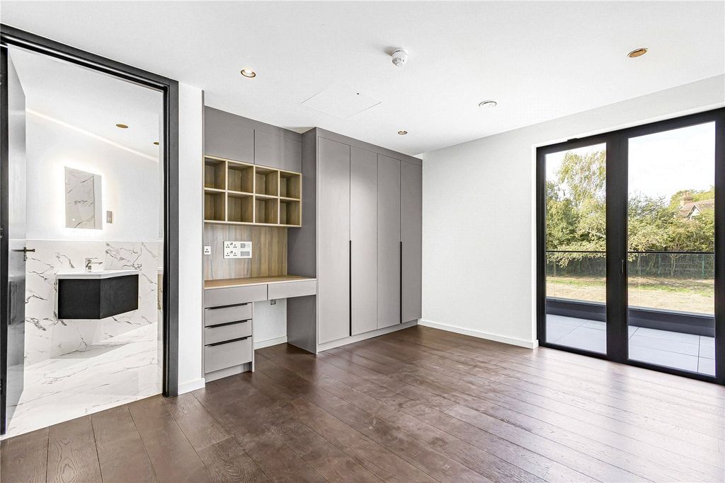 Additional image 27 of 6 bed detached house to rentRosebury Close, Goffs Oak, Waltham Cross, Hertfordshire EN7