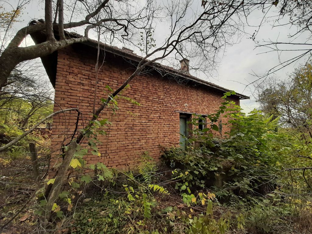 Property photo 2 of 6