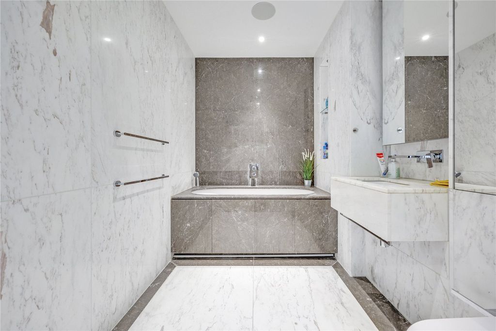 Property photo 3 of 16 Picture No. 02