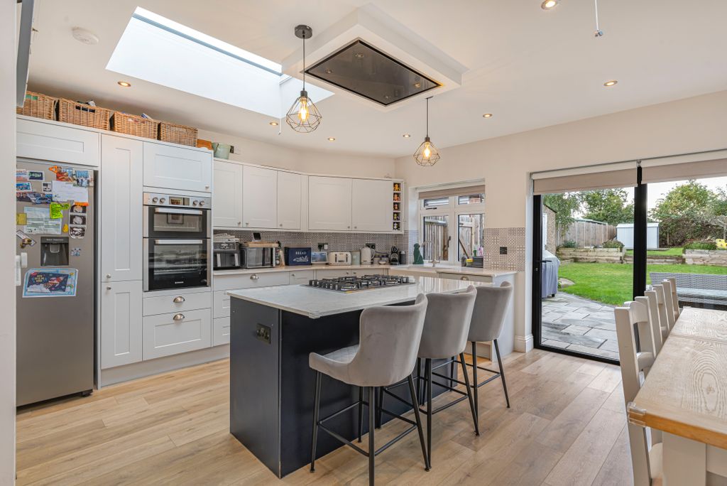 Property photo 3 of 25