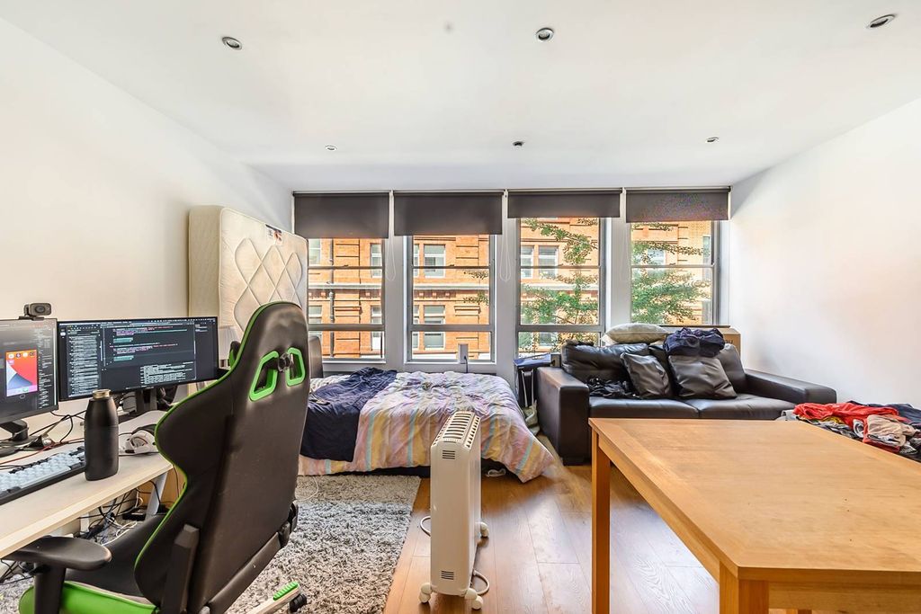 Property photo 1 of 3