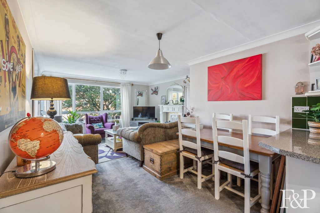 Property photo 3 of 12 4839224