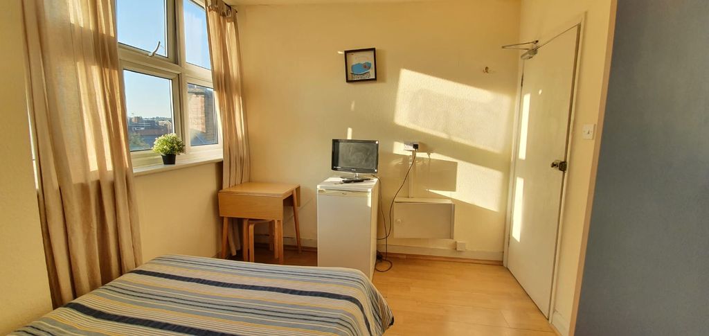 Property photo 2 of 3
