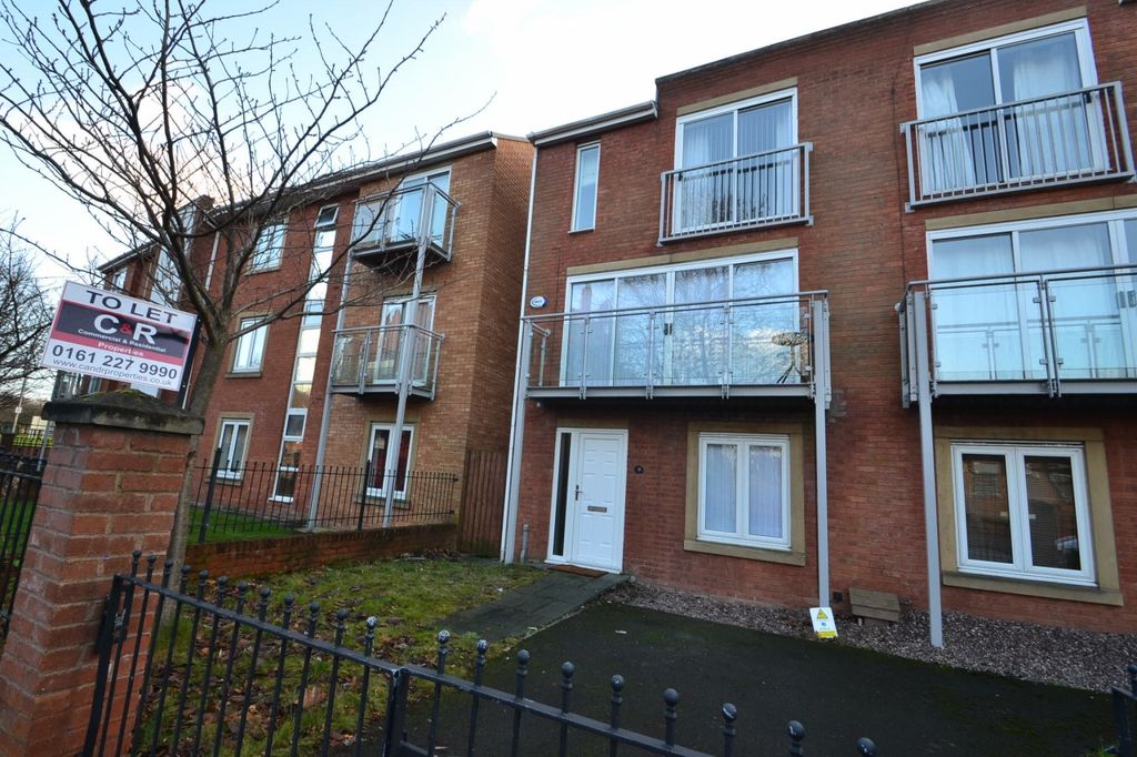 Property photo 1 of 16 4 Bedroom Townhouse For Rent