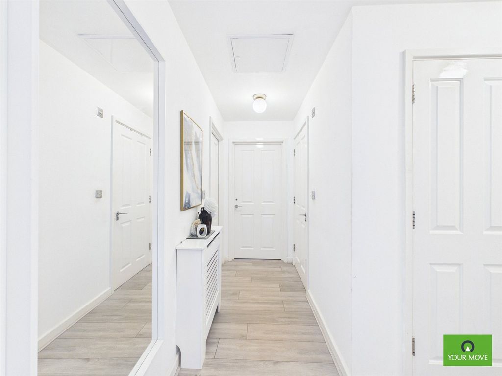 Property photo 2 of 10 Hallway