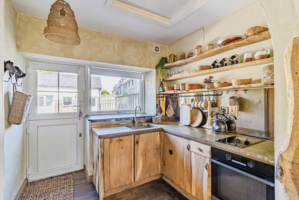 Property photo 2 of 23 Photo