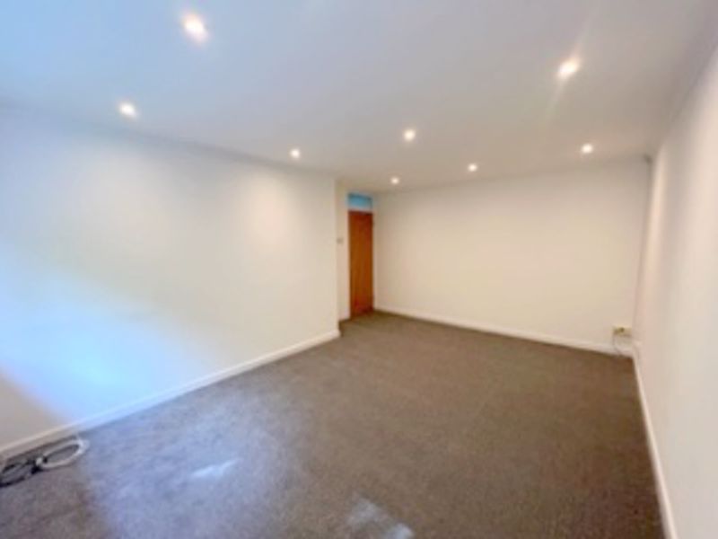 Property photo 3 of 8 Photo 6