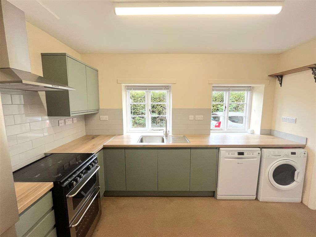 Property photo 2 of 8 Modern Kitchen With Appliances