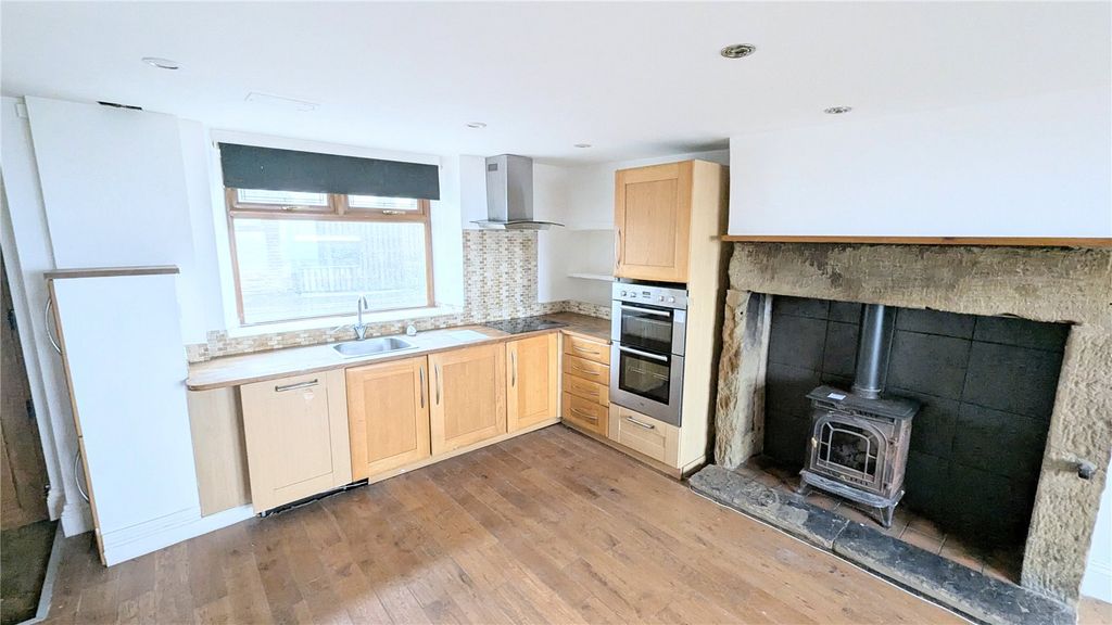 Property photo 3 of 7 Kitchen