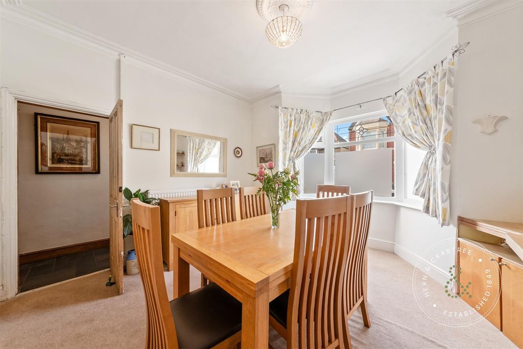 Property photo 3 of 29 Fairwater-Grove-East-15.Jpg