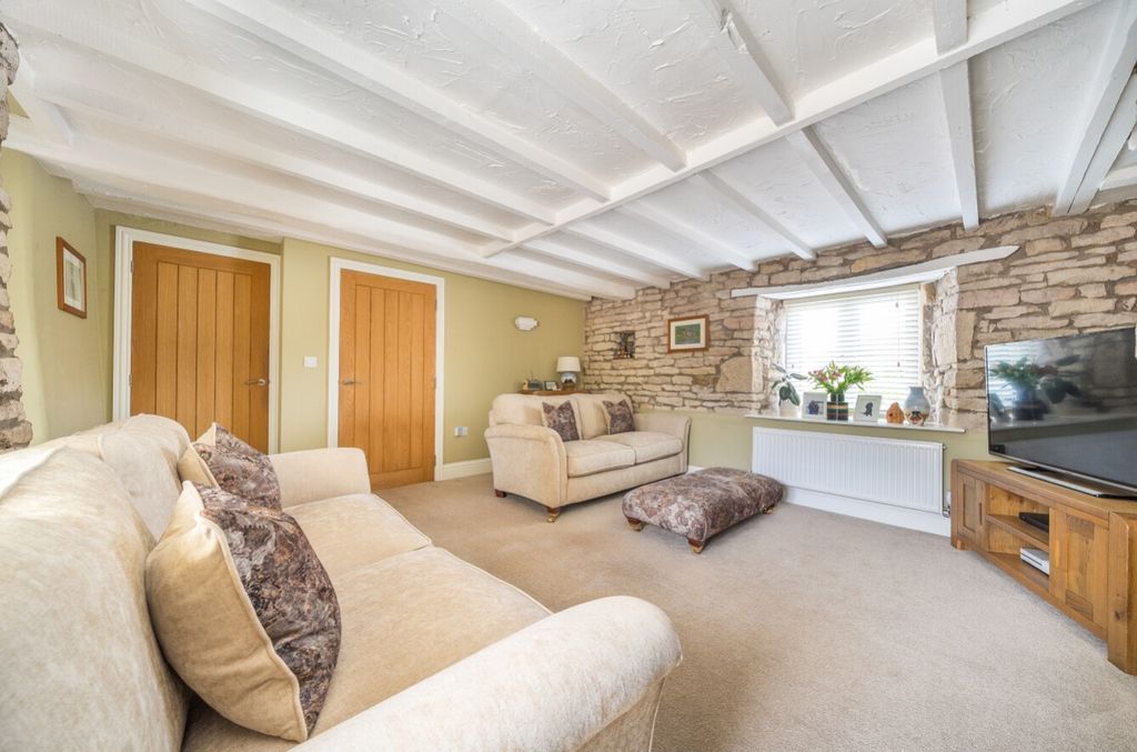 Property photo 2 of 24 1333480-19-689126573Fbd9-Arw