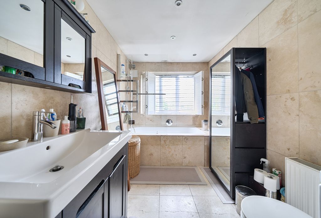 Property photo 1 of 10 1400280-14-696E2B...