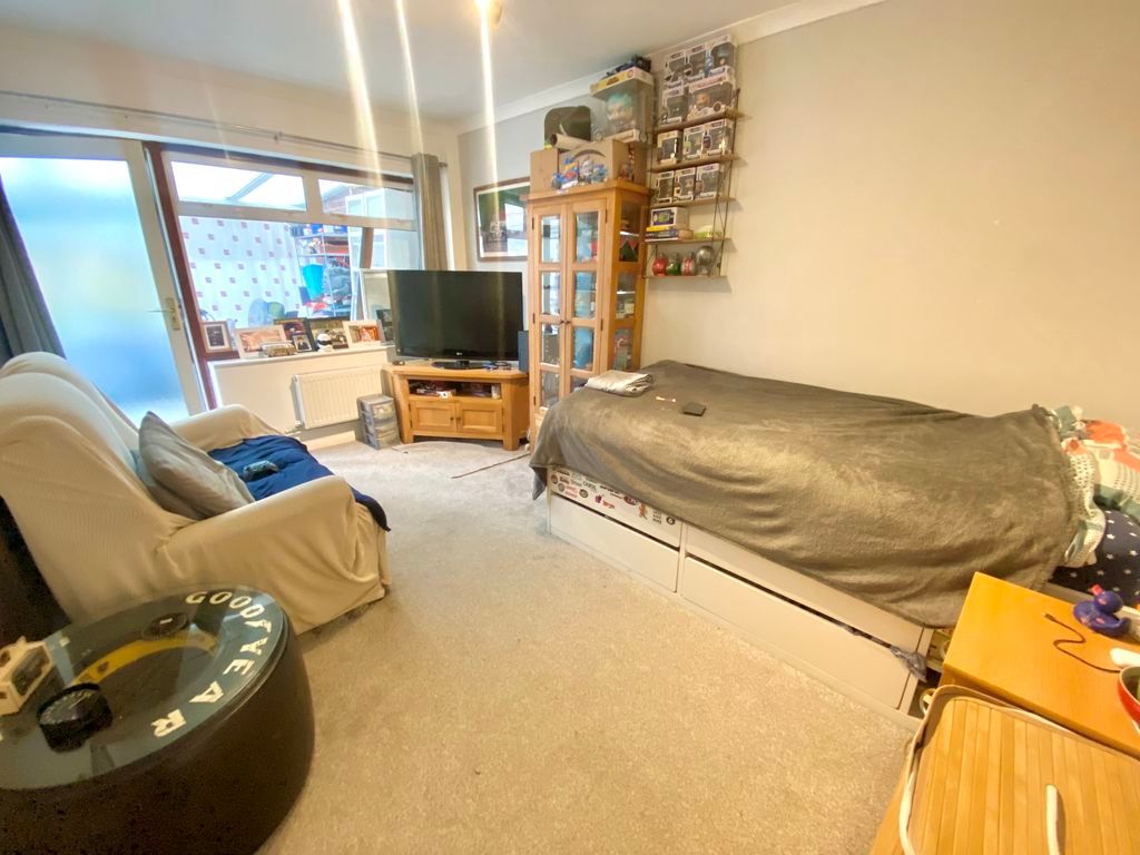 Property photo 2 of 11 Lounge