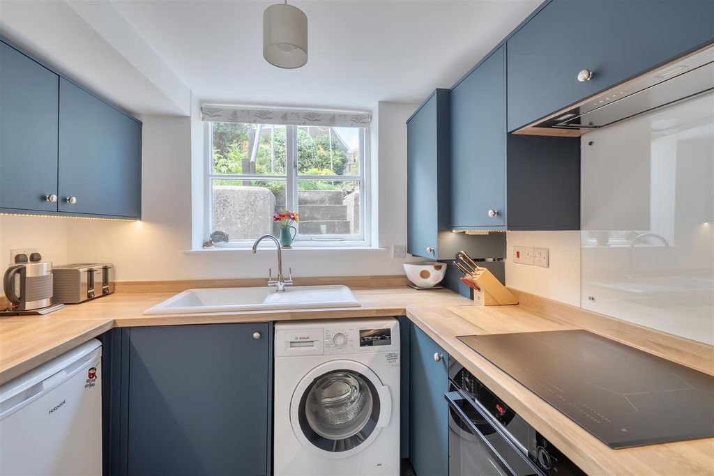 Property photo 3 of 15 Kitchen
